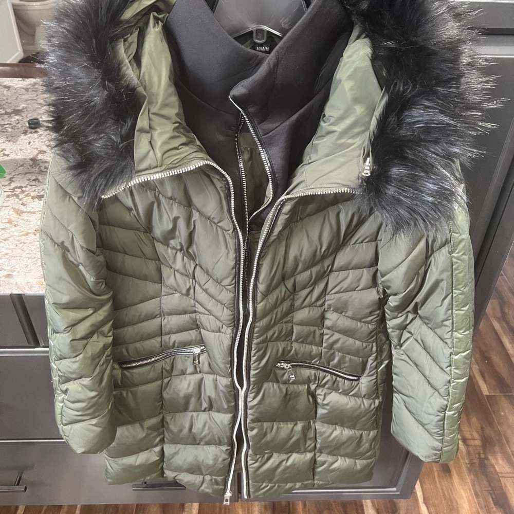 GUESS army green size medium women’s puffer jacket with removable hood